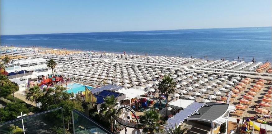 Hotel Le Terrazze Riccione Esterno foto