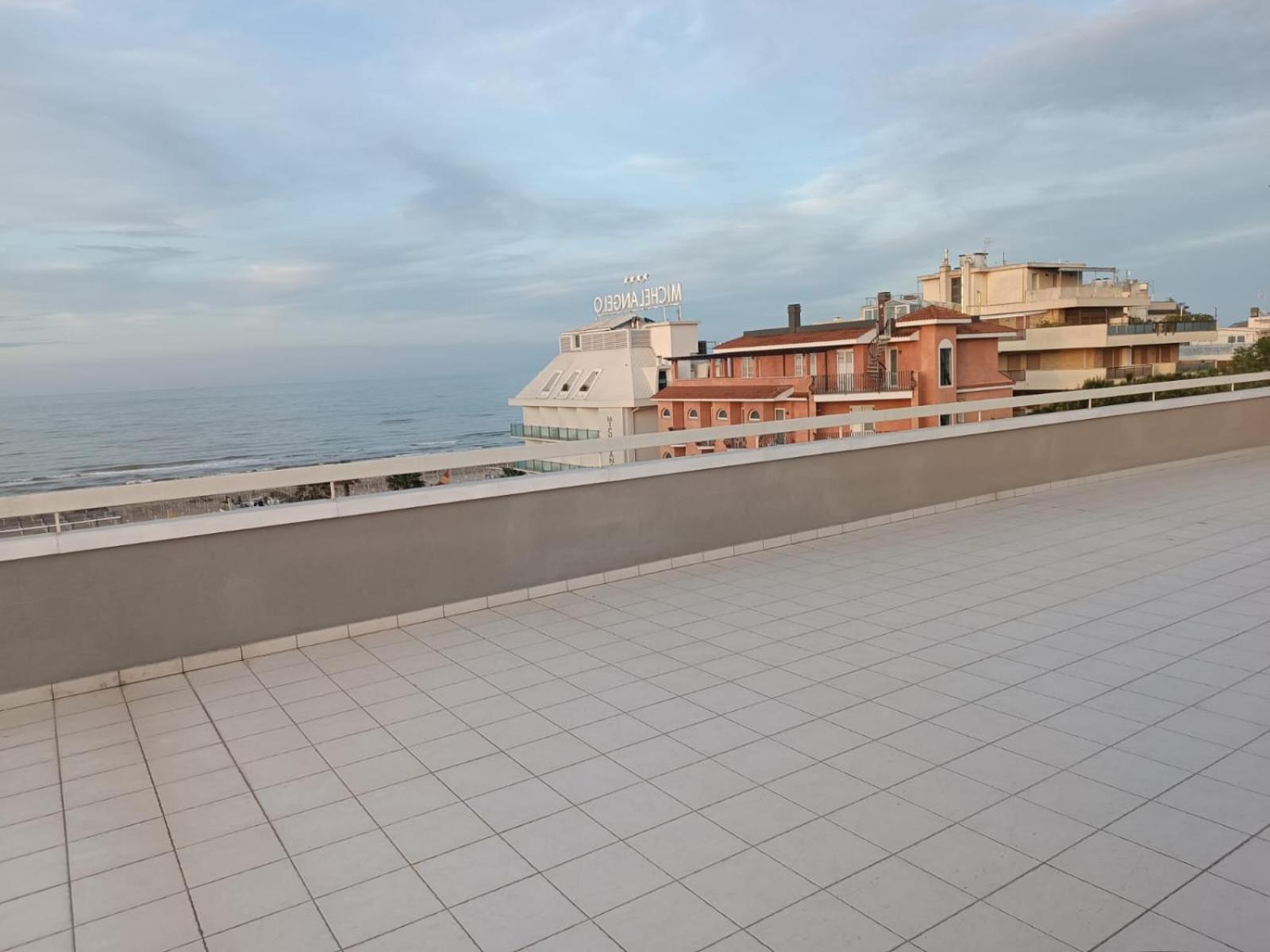 Hotel Le Terrazze Riccione Esterno foto